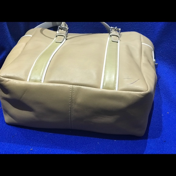 Coach - Picture 5 of 6